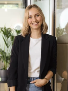 Porträt von KNOLL-Mitarbeiterin Annika Walter.