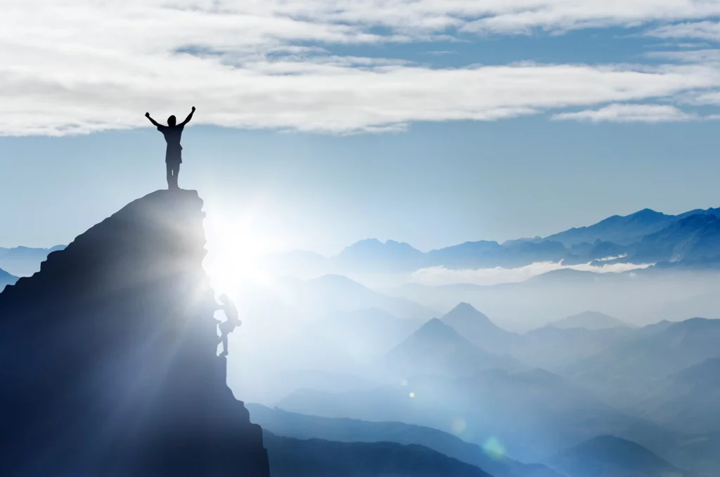 Person auf Berggipfel – Symbolbild für Prüfungsvorbereitung mit KNOLL