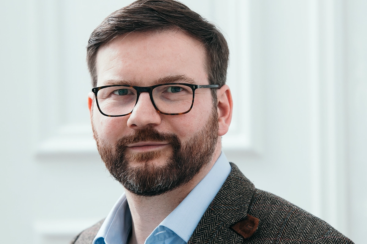 KNOLL Dozent Manuel Brühl