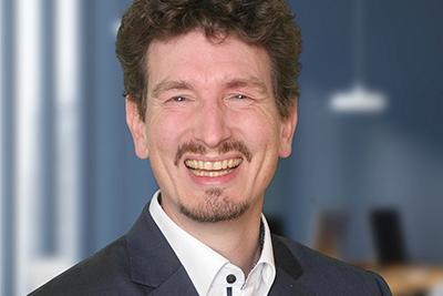 Porträt von Stephan Scholz, Dozent beim Steuerrechts-Institut KNOLL.